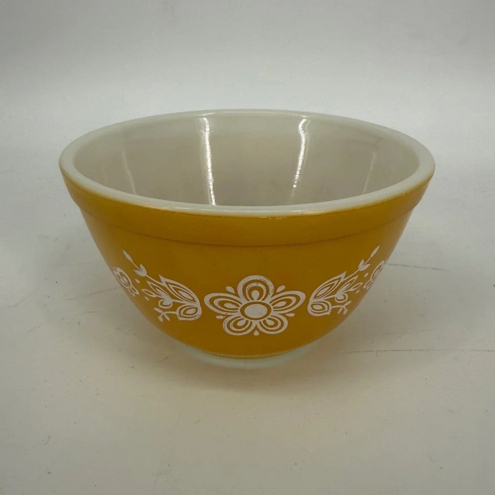 Vintage 70s Pyrex Butterfly Gold 401‎ Mixing Bowl 1.5 Pt Mustard Yellow Floral